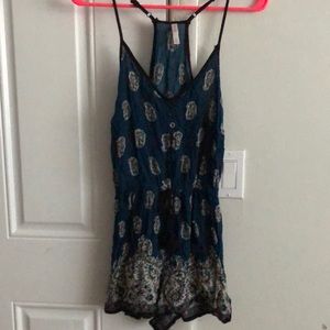 XS Xhilaration Blue & White Floral Romper